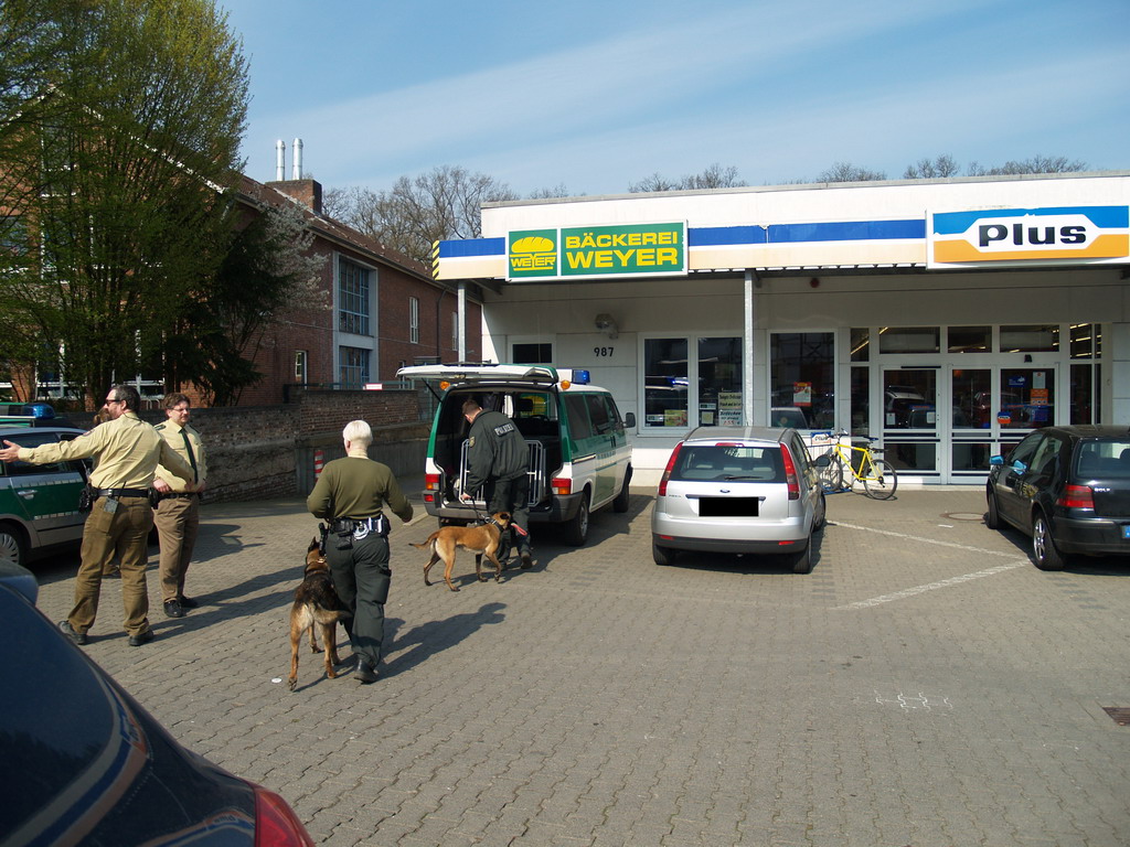 Messerstecherei Koeln Duennwald Berlinerstr P53.JPG